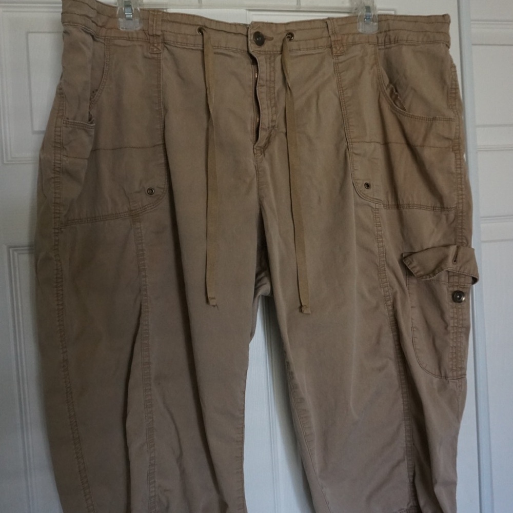 Faded Glory Tan Cargo Capris Pants Relaxed Fit